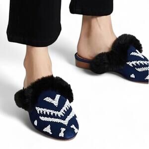 New in Box Soludos Sedona Faux Fur Beaded Leather Mule in Navy Sz 5